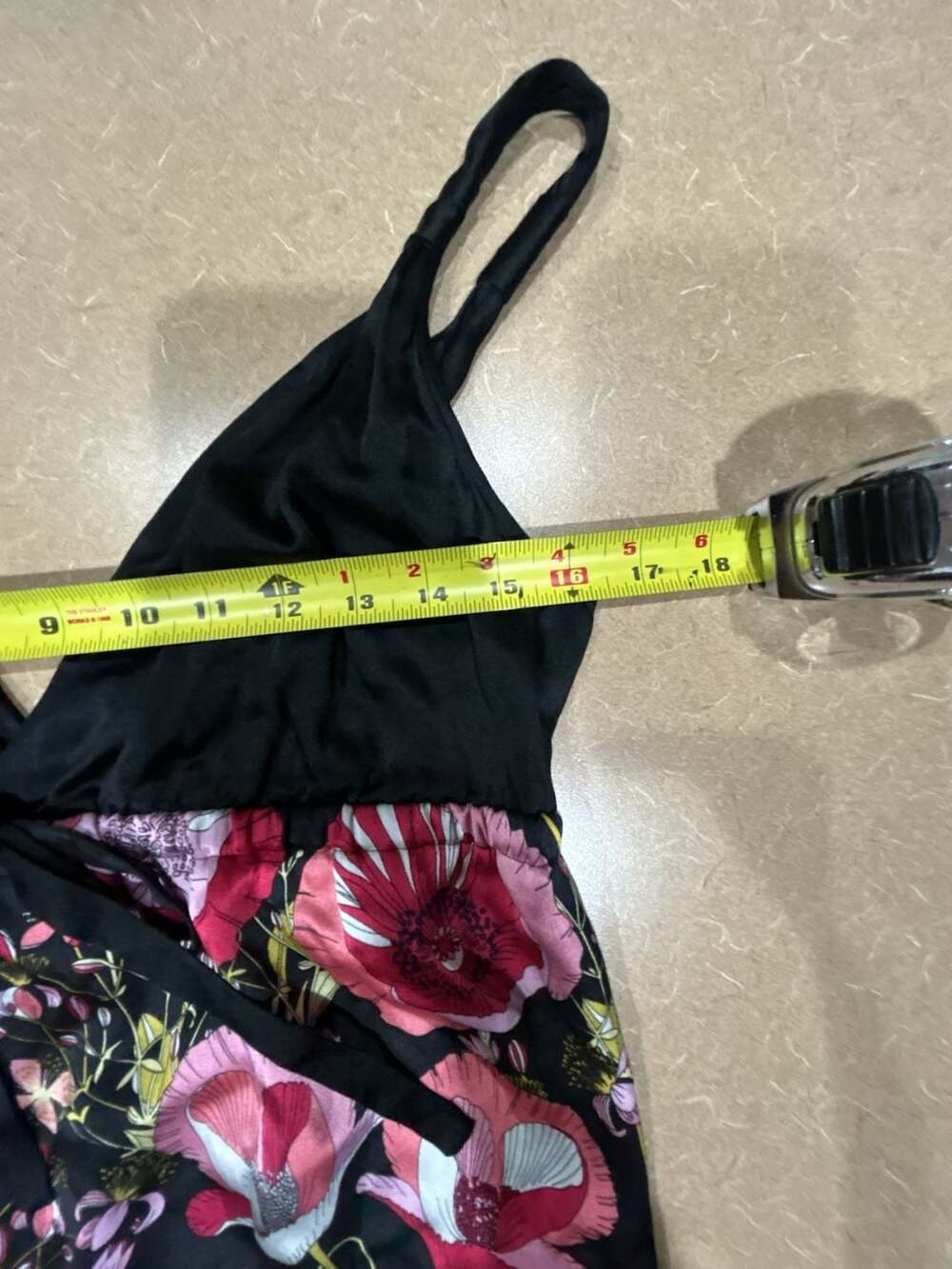 Guess - Picture 4 of 8